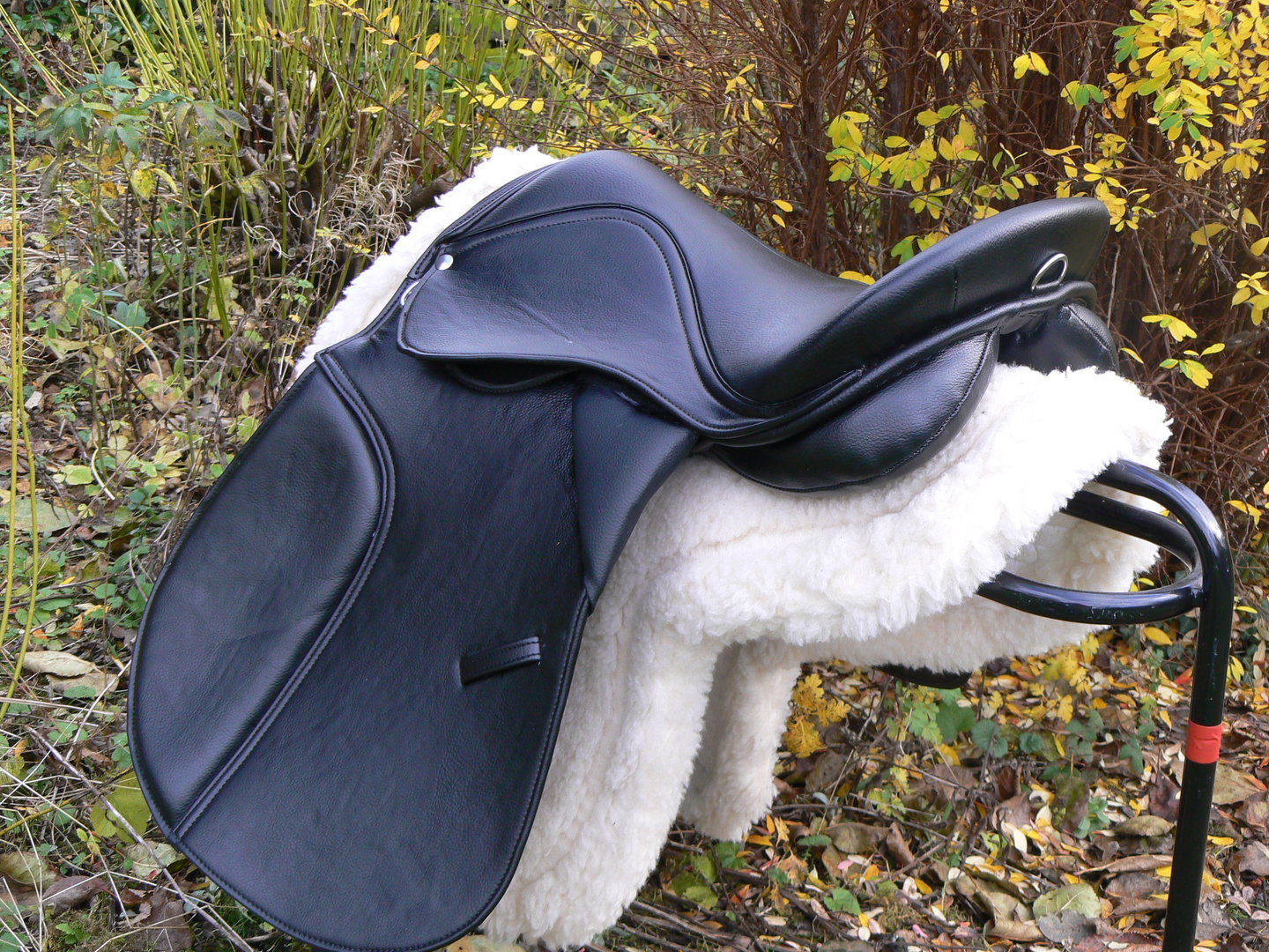 5 Best Synthetic Saddles for Beginners in 2025